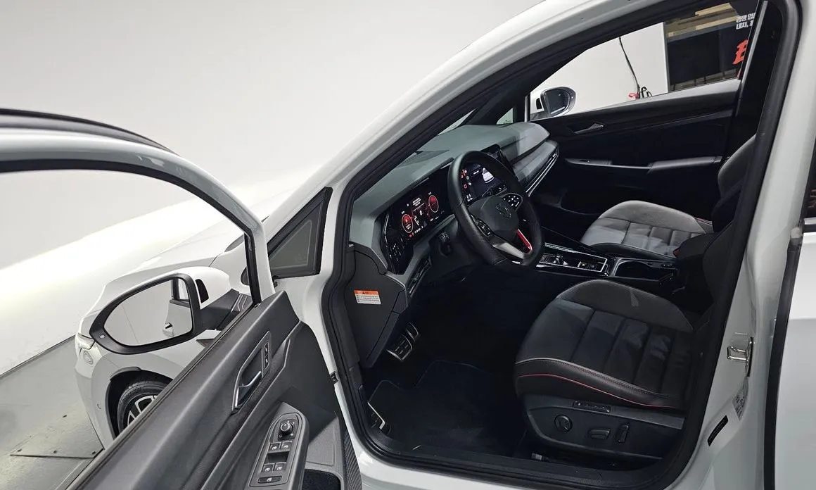 Volkswagen Golf 2024 из KR, фото 8