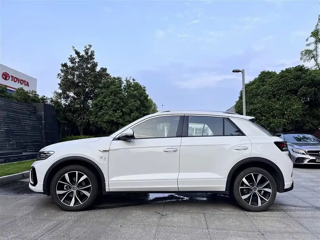 Volkswagen T-Roc — фото 8
