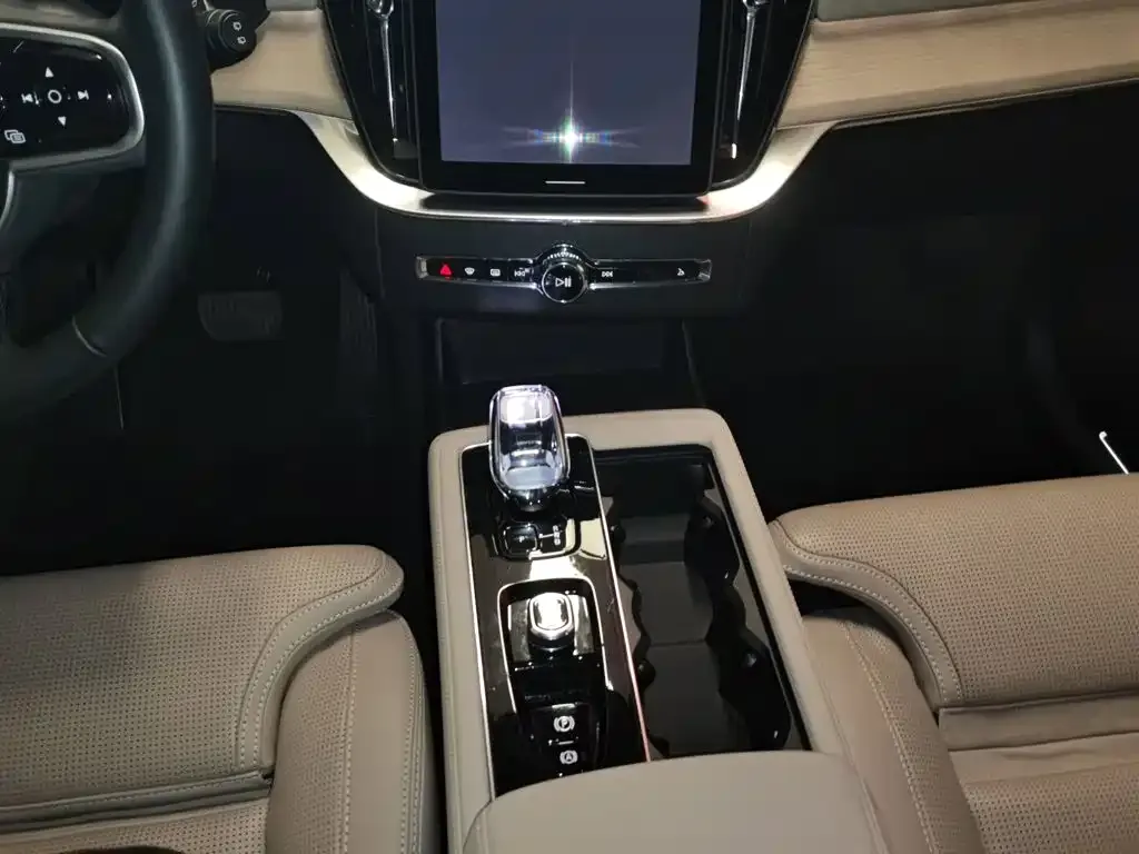 Volvo XC90 PHEV 2025 из CN, фото 4
