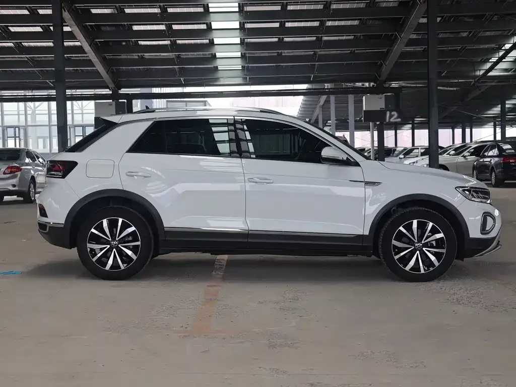 Volkswagen T-Roc — фото 7