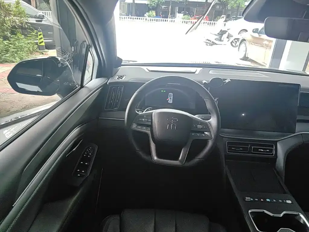 BYD L DM-i — фото 6