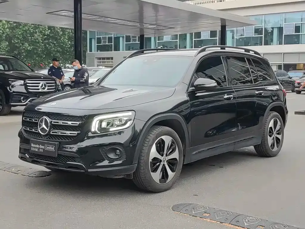 Mercedes-Benz GLB — фото 1