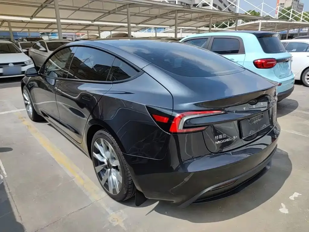 Tesla Model 3 — фото 9