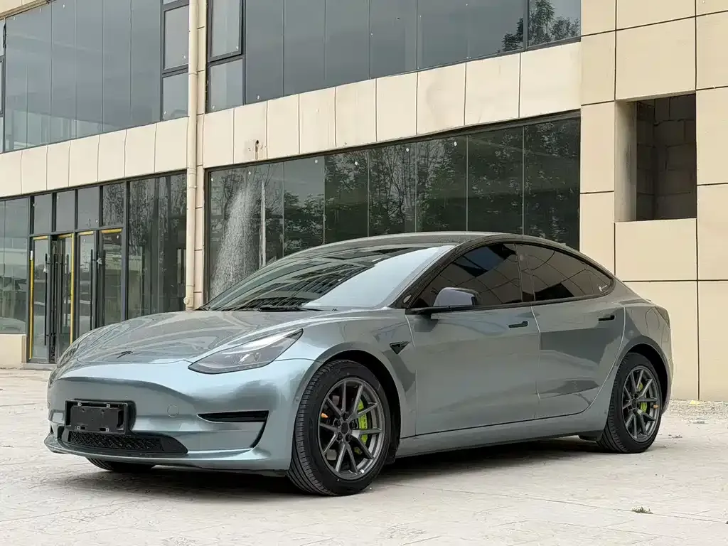 Tesla Model 3 — фото 1