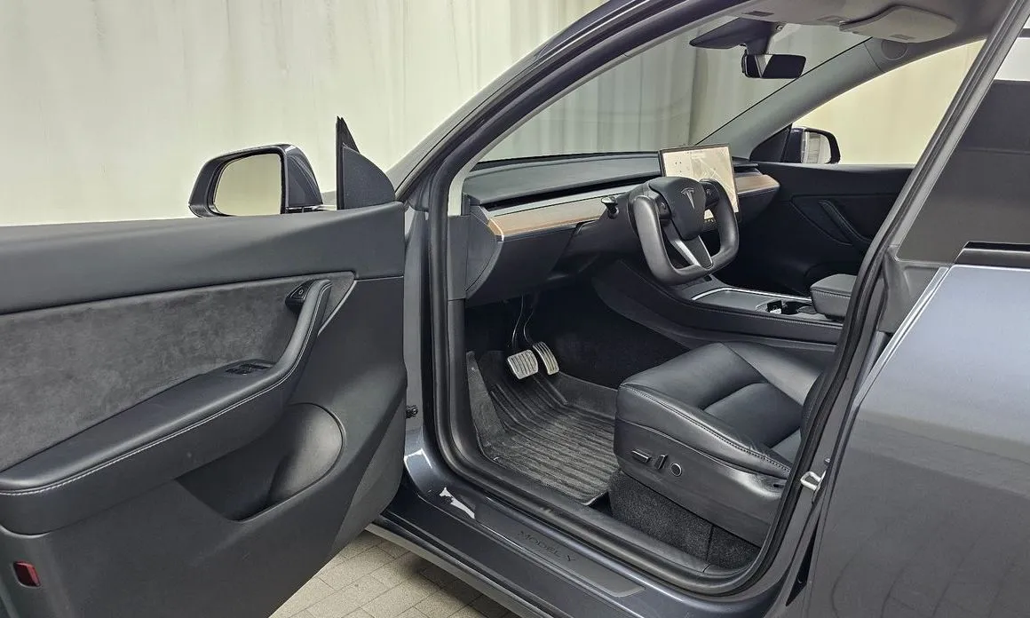 Tesla Model Y — фото 4