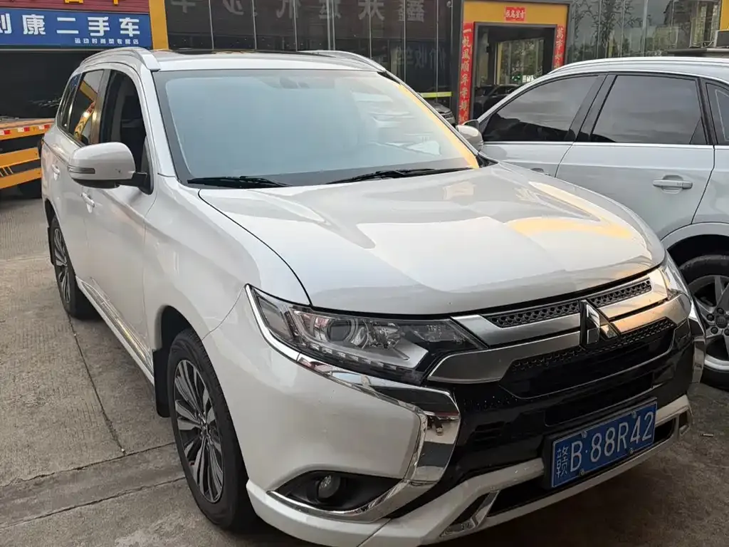 Mitsubishi Outlander — фото 4