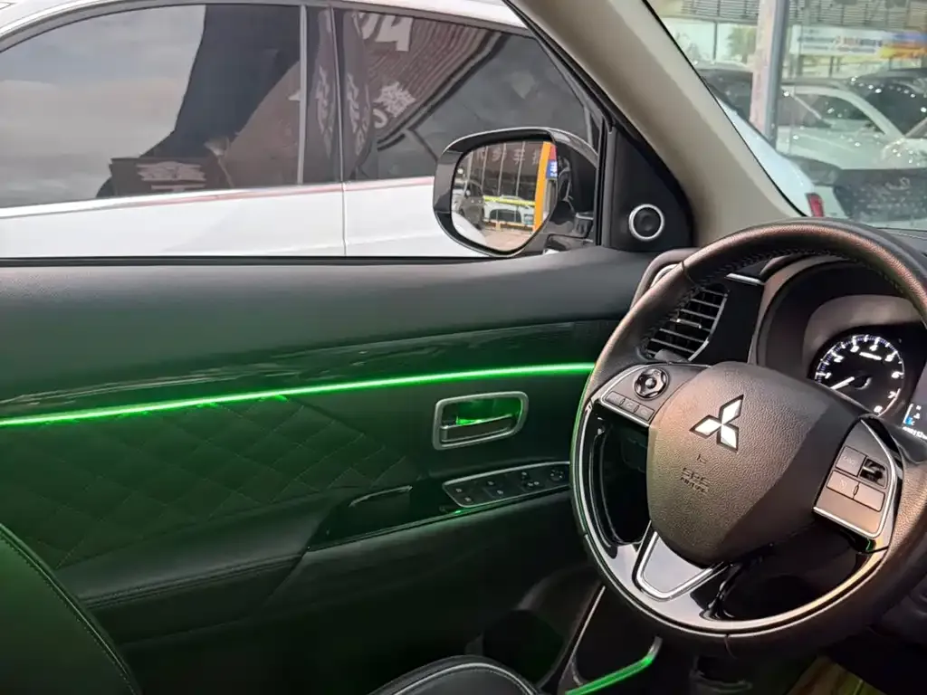 Mitsubishi Outlander — фото 10
