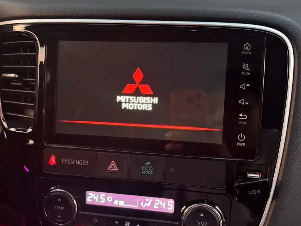 Mitsubishi Outlander — фото 3