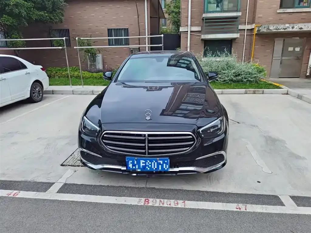 Mercedes-Benz E-Class — фото 6