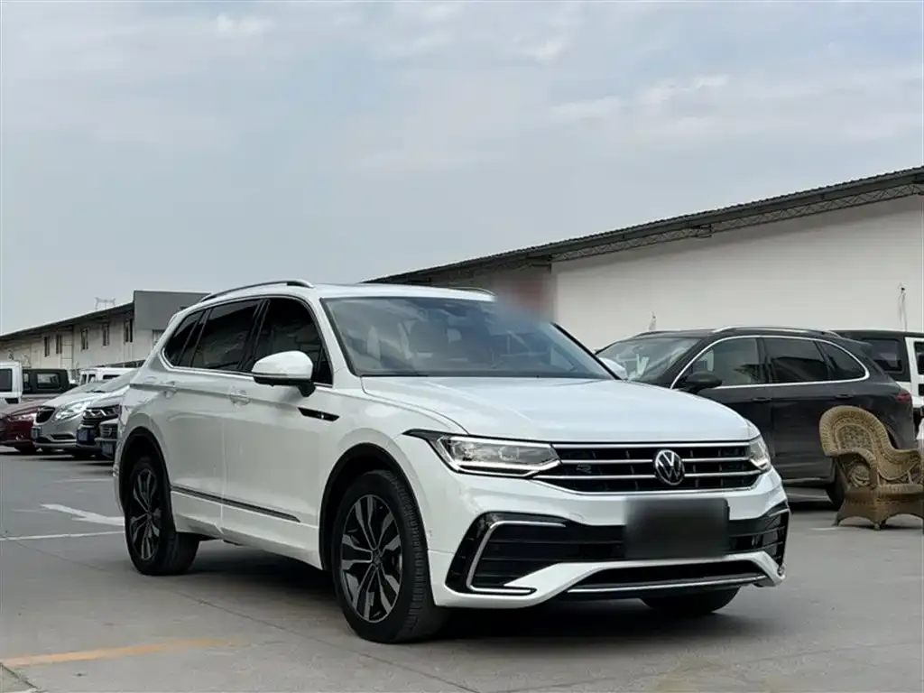 Volkswagen Tiguan L — фото 2