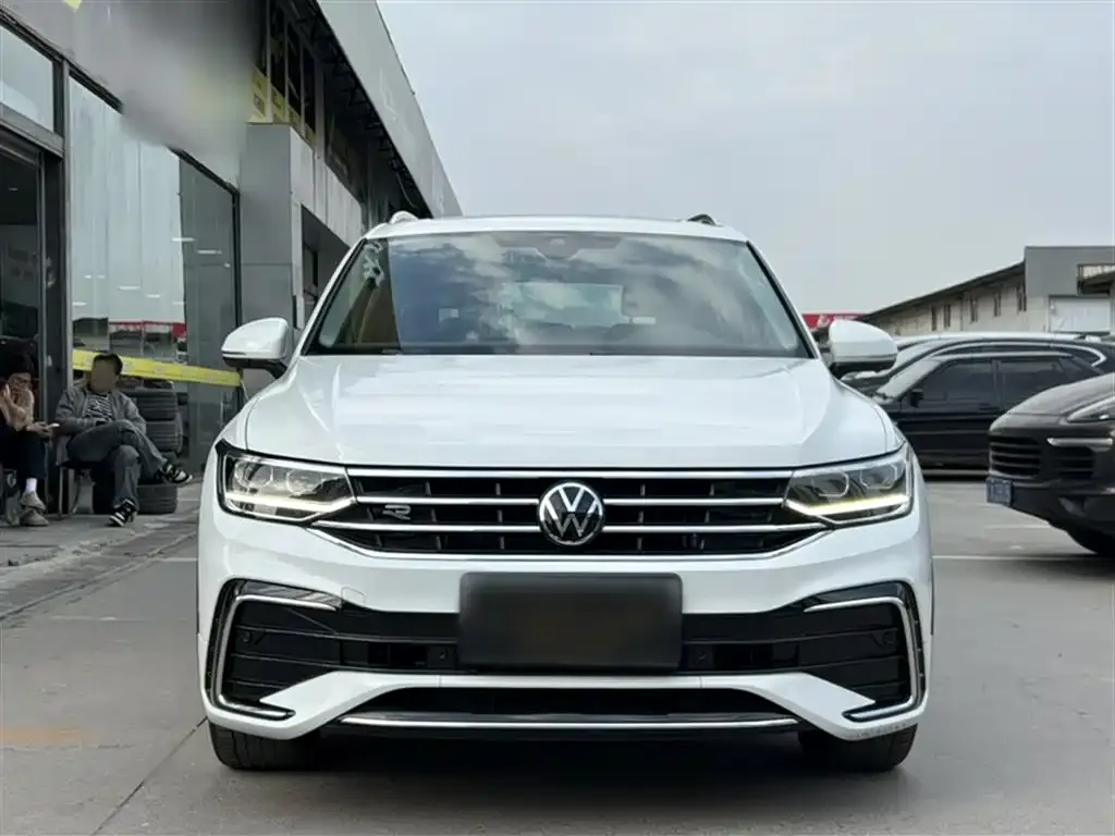 Volkswagen Tiguan L — фото 7