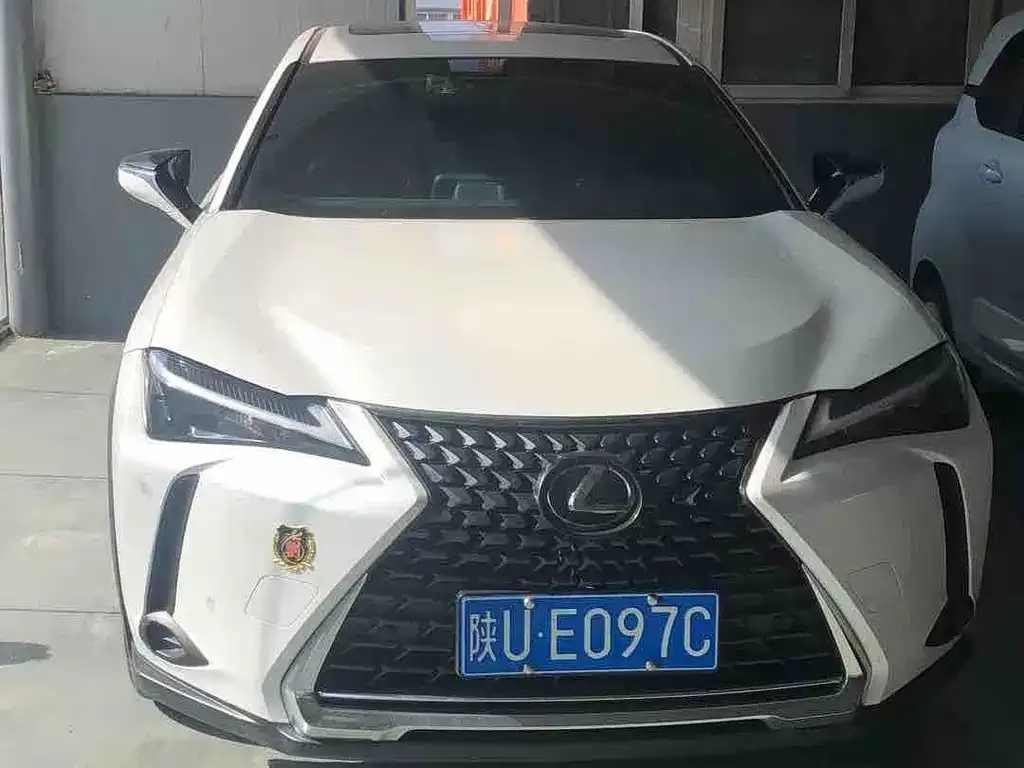 Lexus UX — фото 3