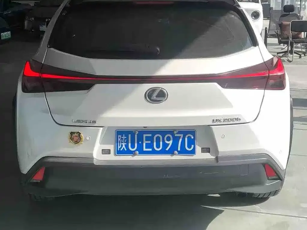 Lexus UX — фото 2