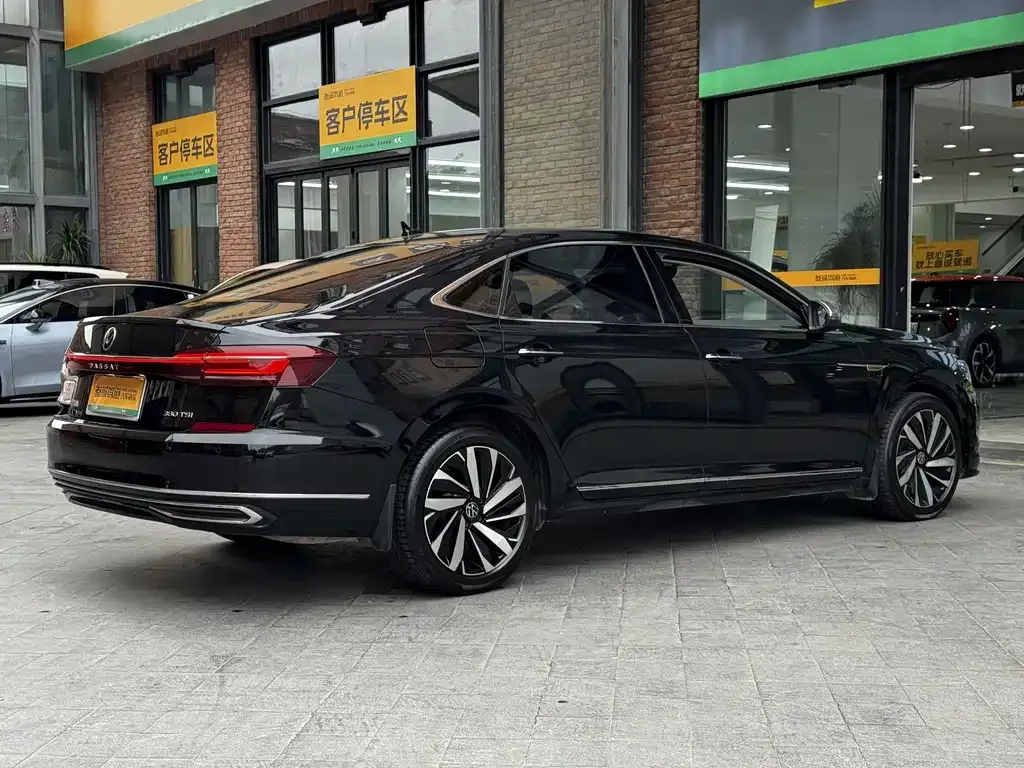Volkswagen Passat — фото 5