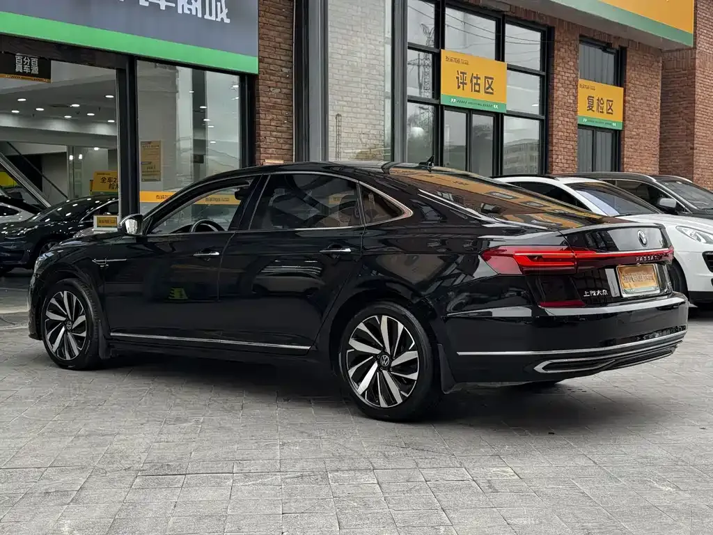 Volkswagen Passat — фото 10