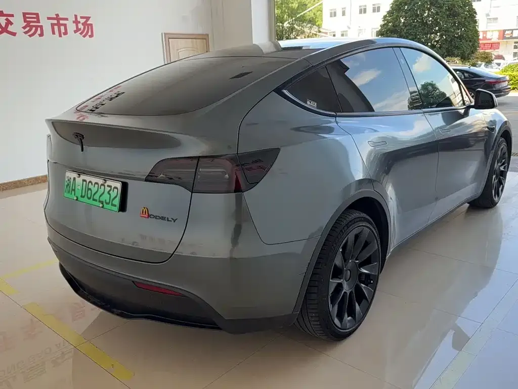Tesla Model Y — фото 5