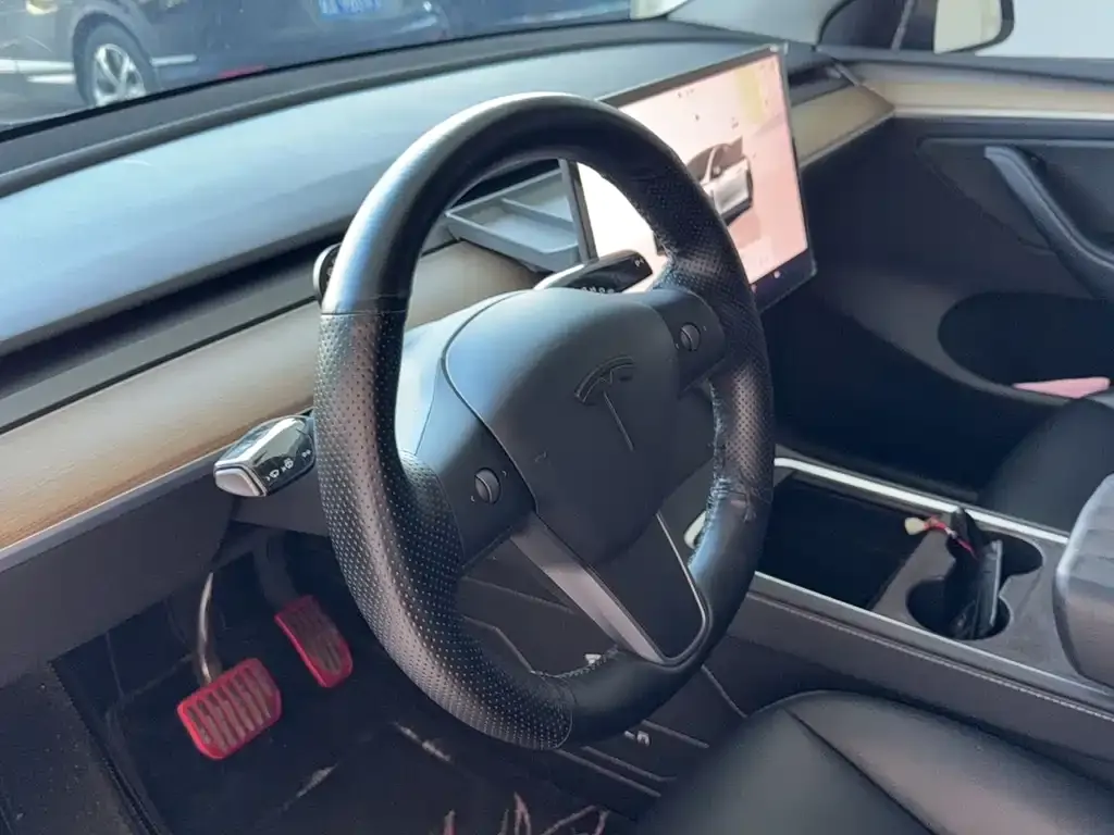 Tesla Model Y — фото 4
