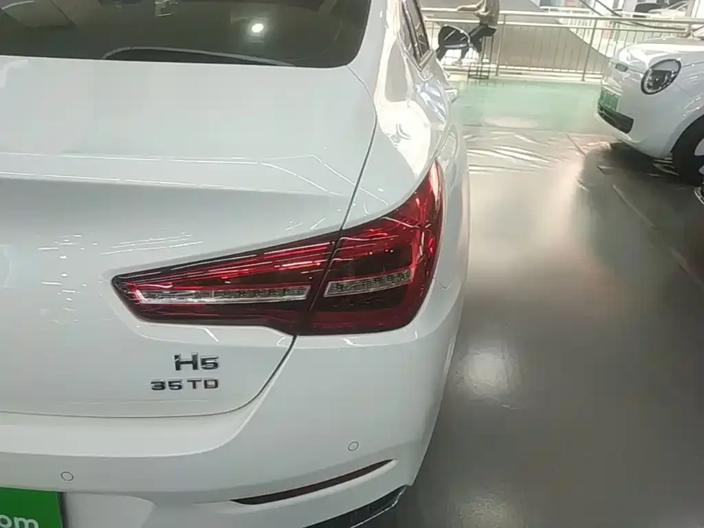 Hongqi H5 — фото 5