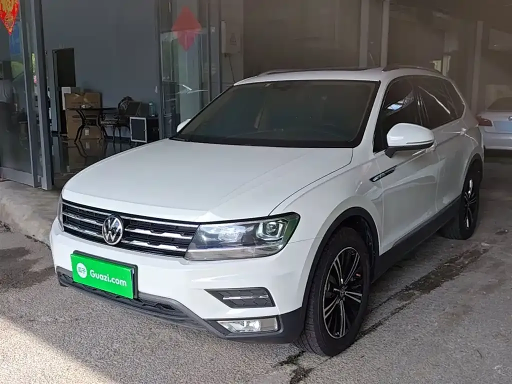 Volkswagen Tiguan L — фото 1