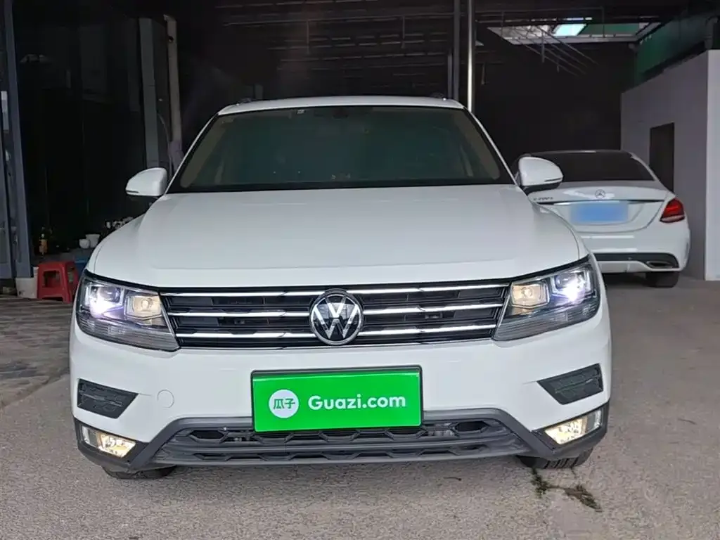 Volkswagen Tiguan L — фото 2