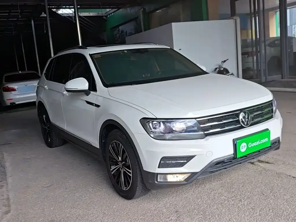 Volkswagen Tiguan L — фото 10