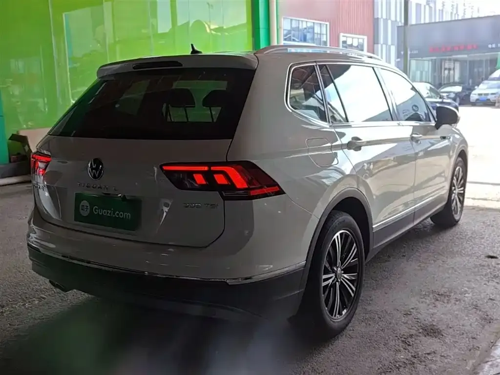 Volkswagen Tiguan L — фото 7