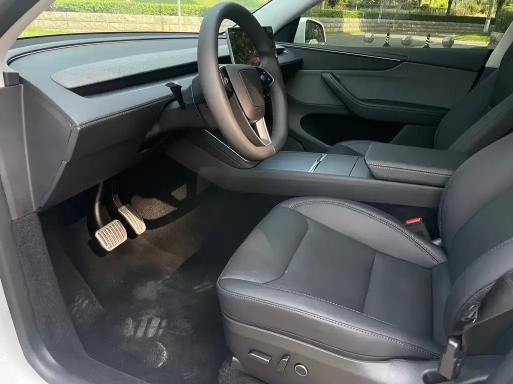 Tesla Model Y — фото 6