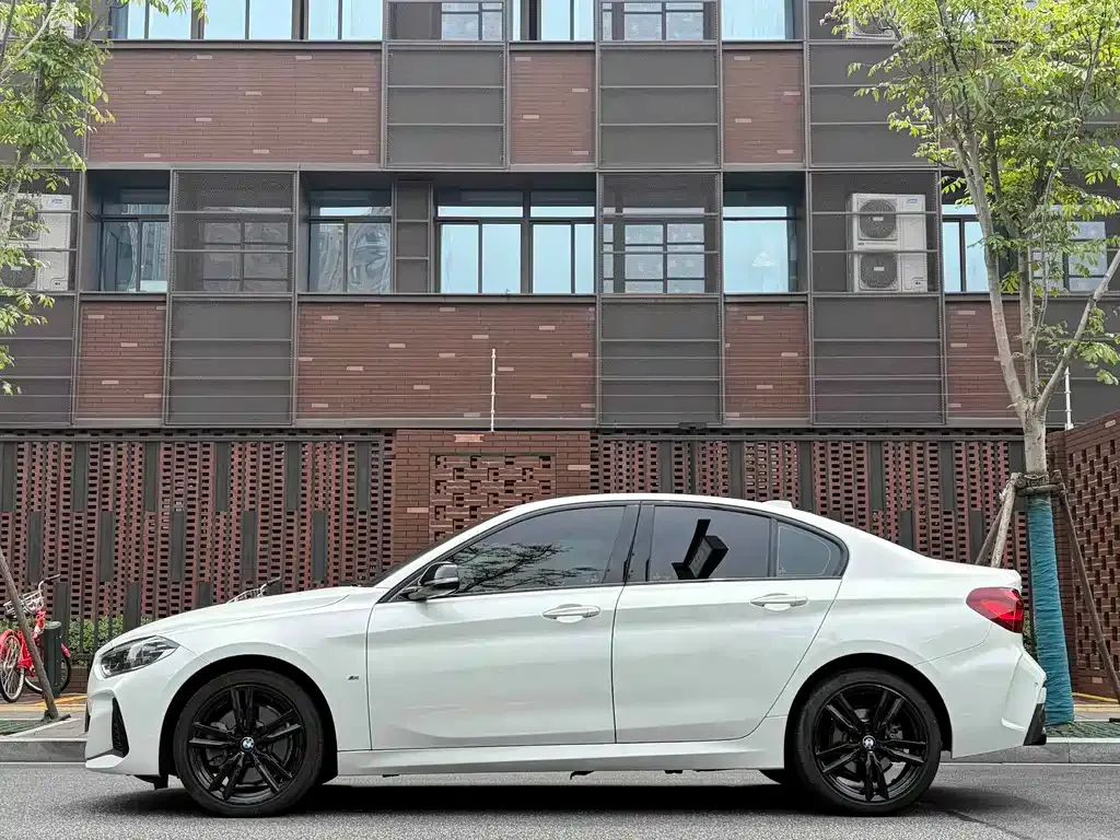 BMW 1 Series 2023 из CN, фото 10