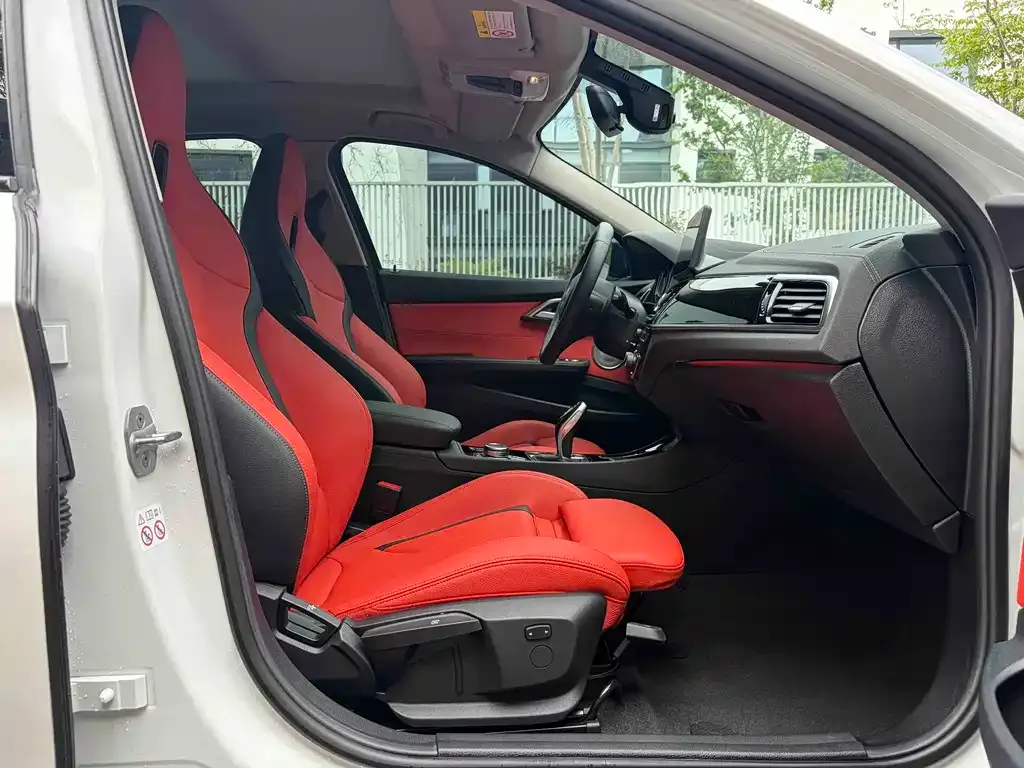 BMW 1 Series 2023 из CN, фото 4