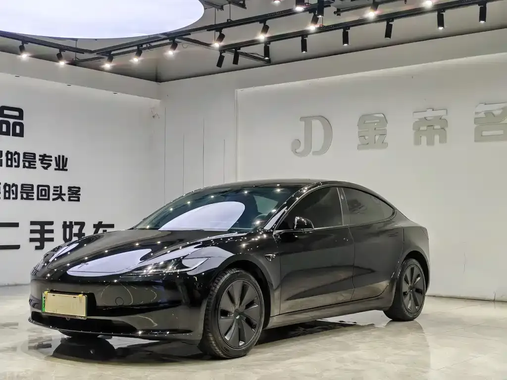 Tesla Model 3 — фото 1