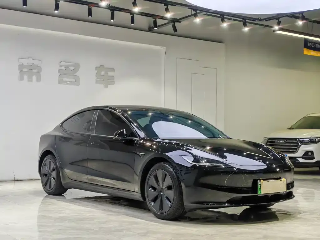 Tesla Model 3 — фото 4