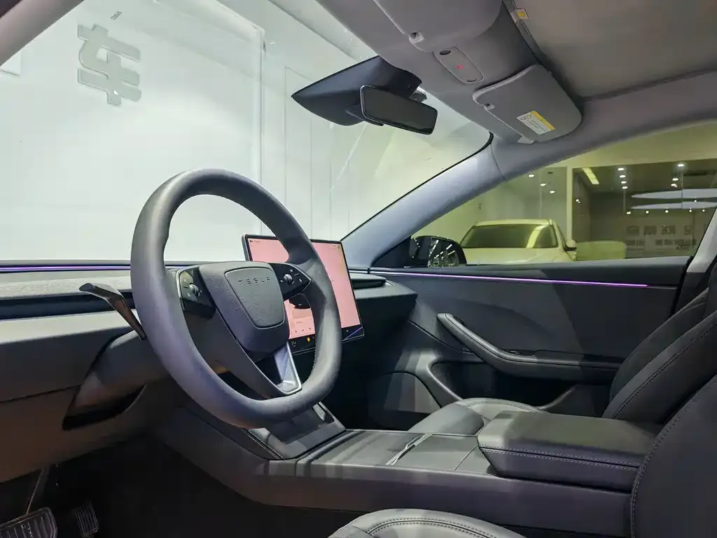 Tesla Model 3 — фото 7