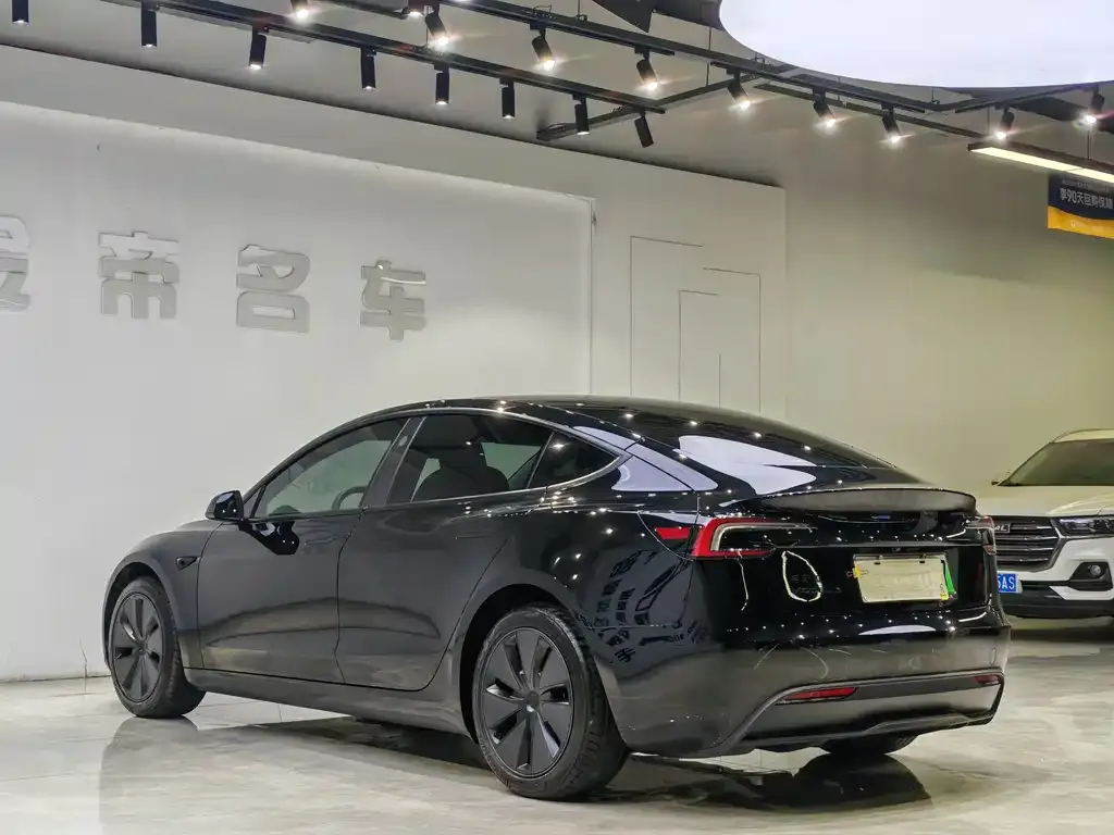 Tesla Model 3 — фото 3