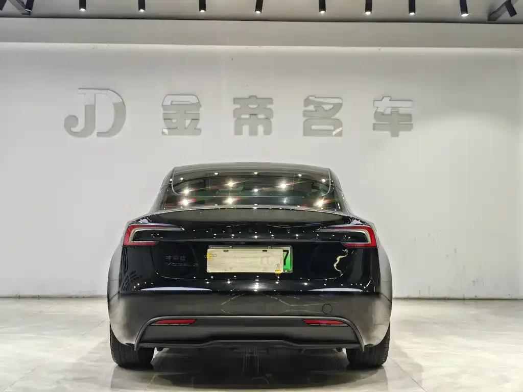 Tesla Model 3 — фото 5