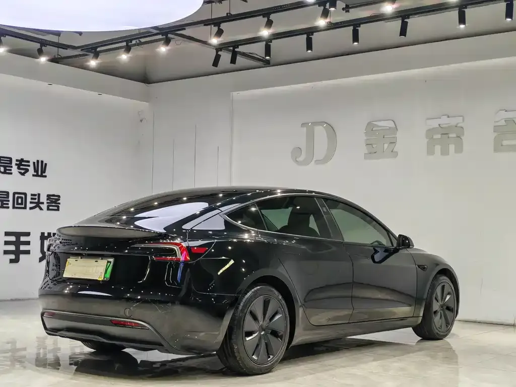Tesla Model 3 — фото 9