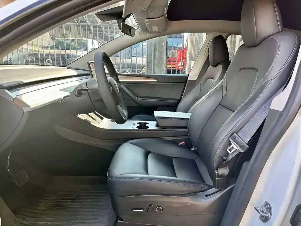 Tesla Model Y — фото 8