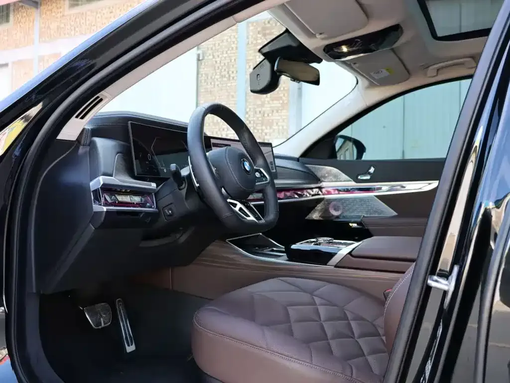 BMW 7 Series 2025 из CN, фото 8