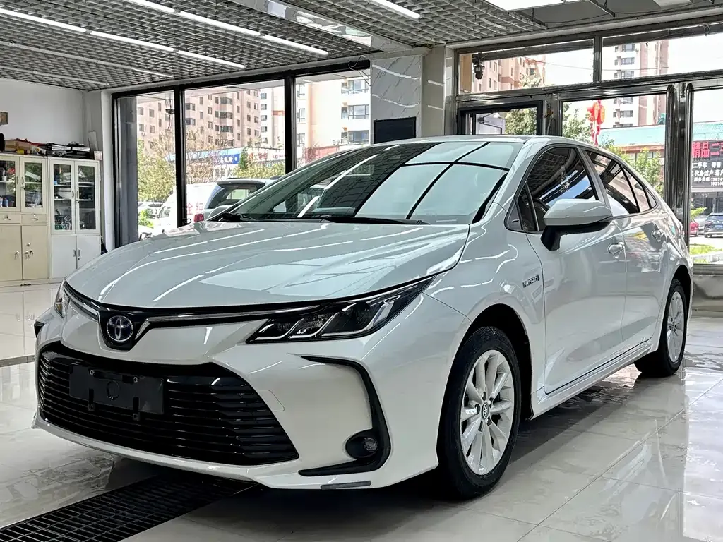 Toyota Corolla — фото 1