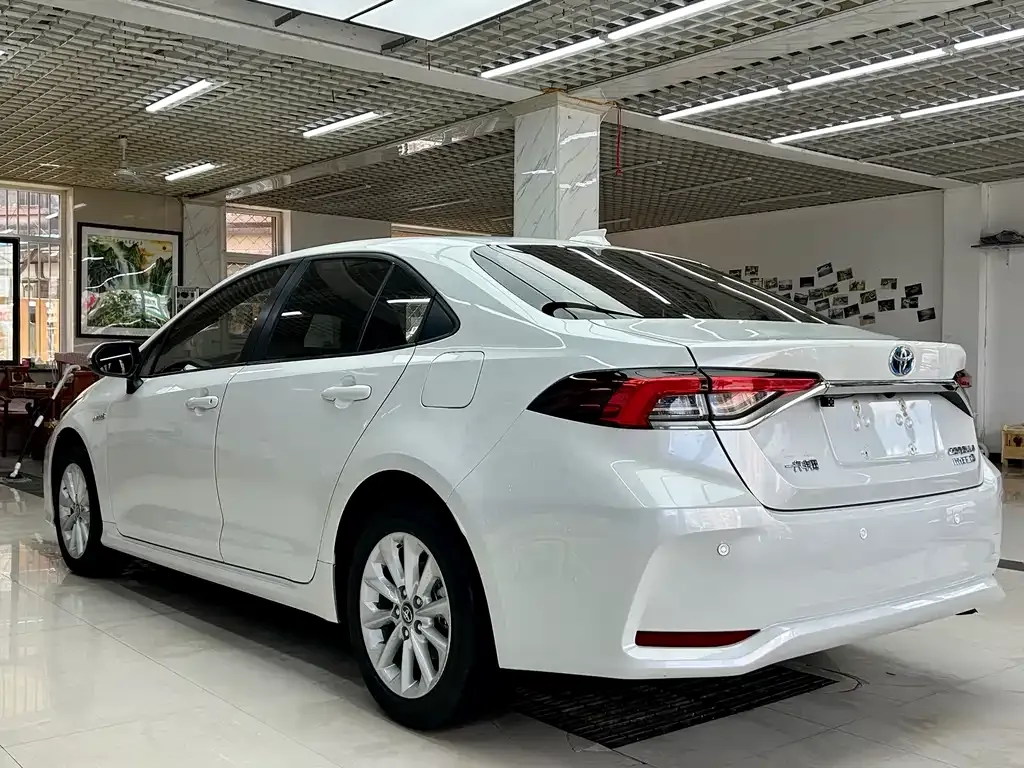 Toyota Corolla — фото 10