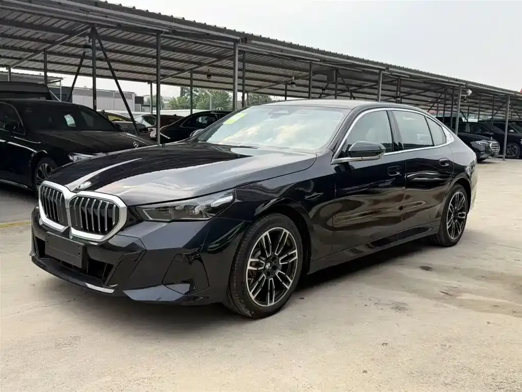 BMW 5 Series — фото 1