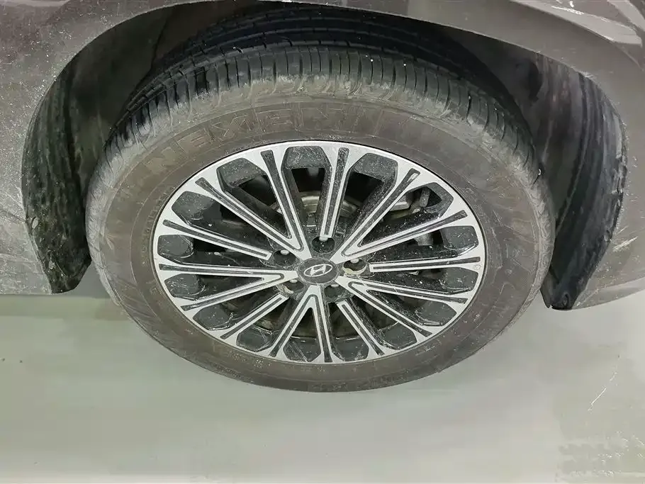 Hyundai Custo — фото 8