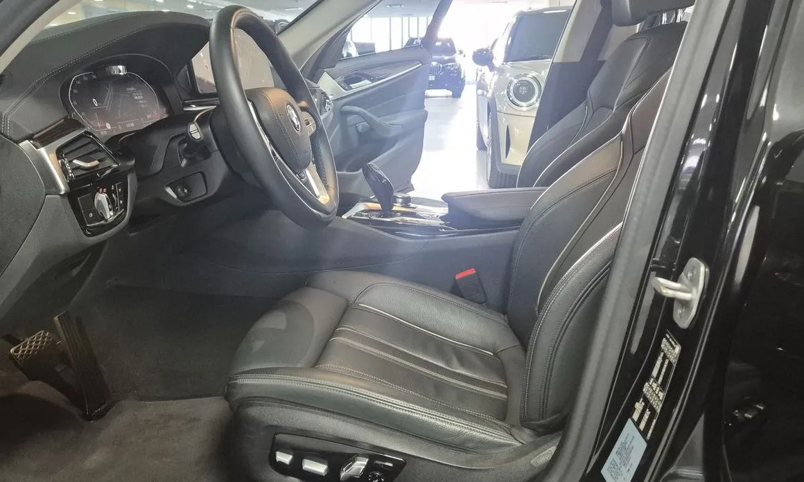 BMW 5-Series 2023 из KR, фото 8