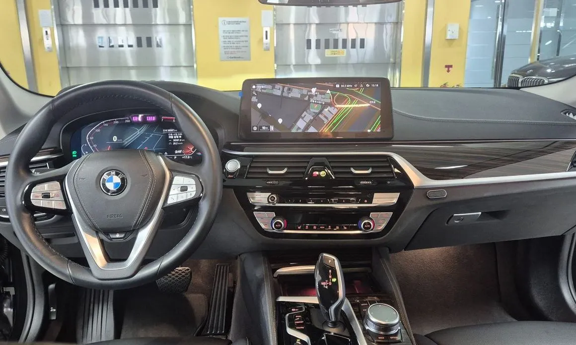 BMW 5-Series 2023 из KR, фото 6