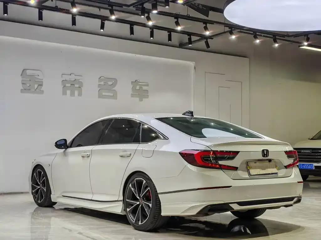 Honda Accord — фото 7