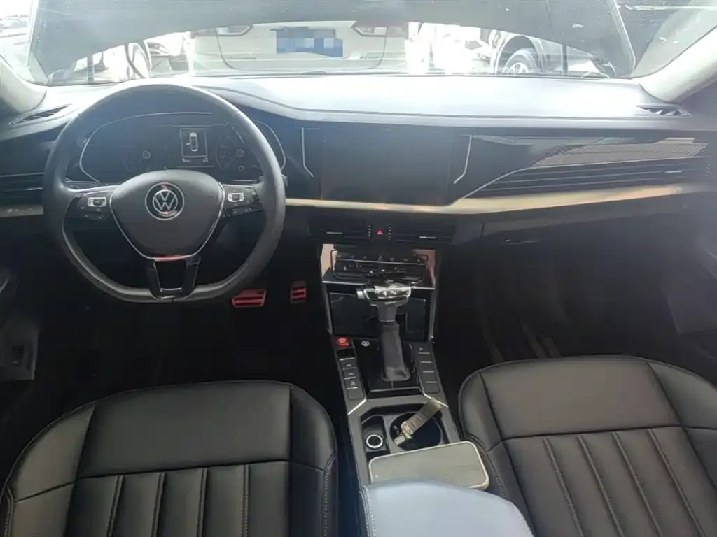 Volkswagen Passat 2023 из CN, фото 3