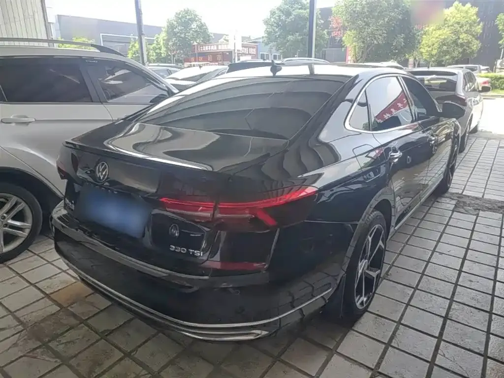 Volkswagen Passat 2023 из CN, фото 10