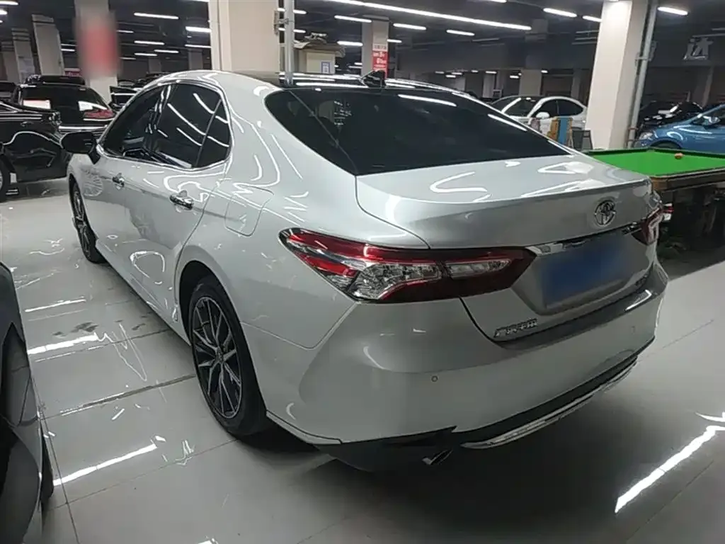 Toyota Camry — фото 5