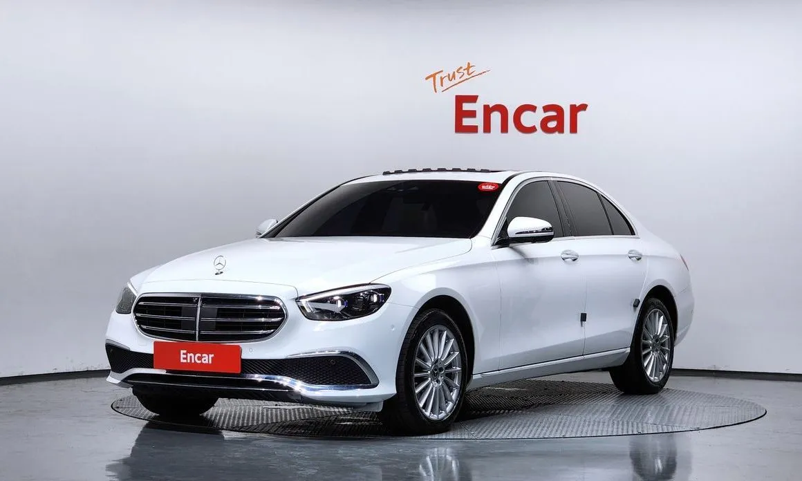 Mercedes-Benz E-Class — фото 1
