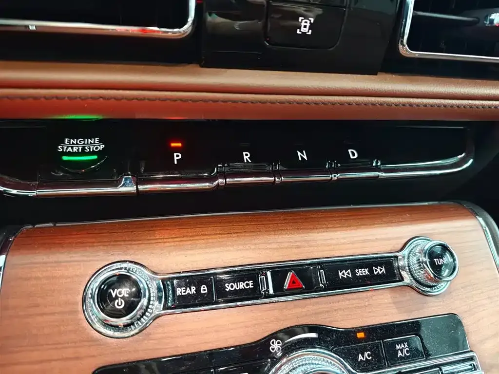Lincoln Aviator — фото 10