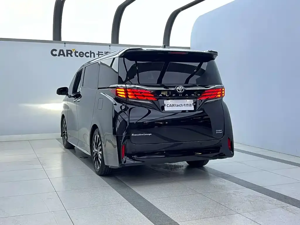 Toyota Alphard — фото 8